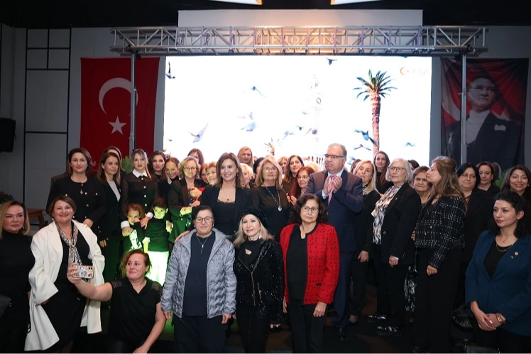 Egeli turizmcilerden Cumhuriyetin 101'nci yılına özel kutlama