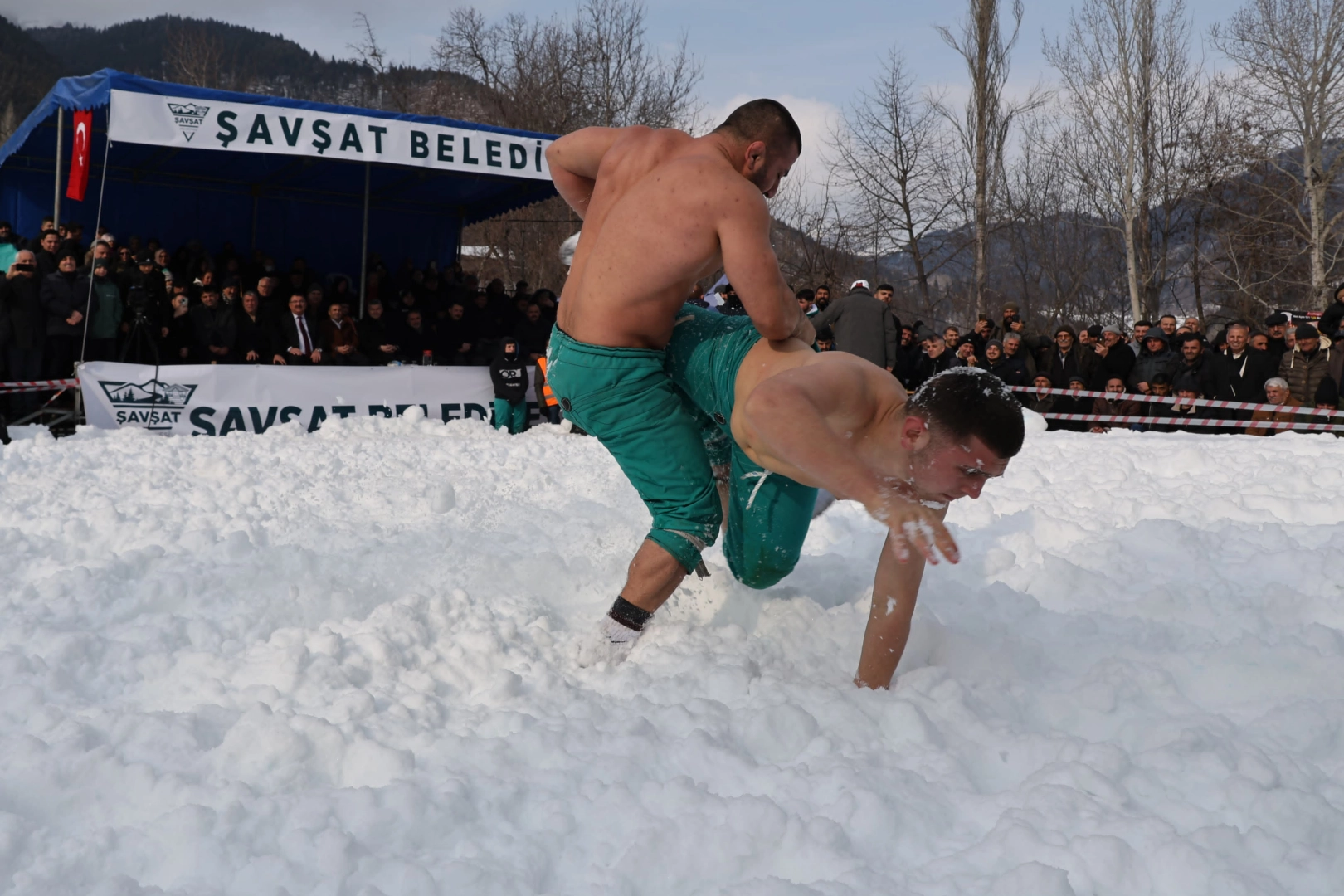 Artvin Şavşat'ta kar üstünde güç savaşı!