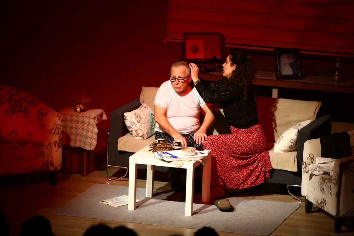 Hatırla Ey Peri, İzmir'de dakikalarca ayakta alkışlandı!