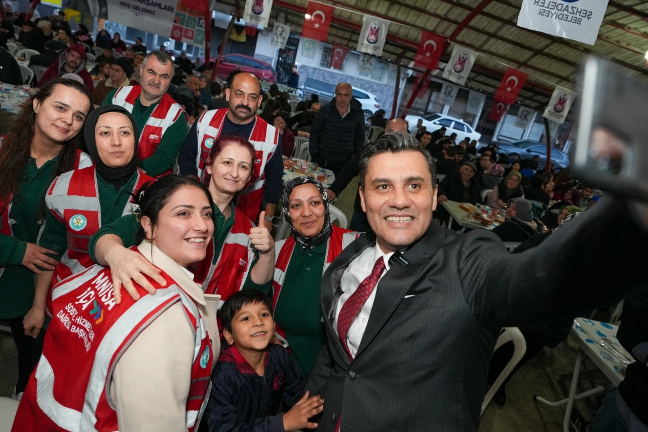 Manisa'da iftar sofrası doldu taştı!