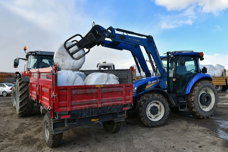 Ankara Büyükşehir'in mısır silajı desteği sürüyor