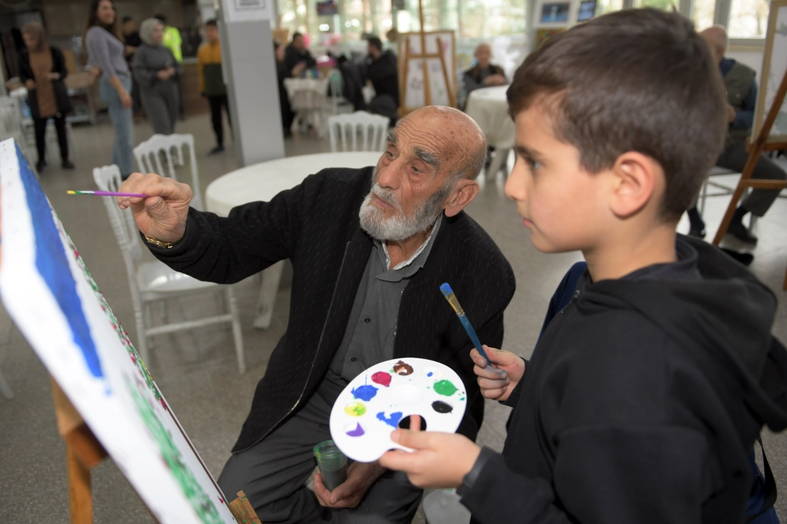 Bursa'da Osmangazili öğrenciler huzurevi sakinleriyle resim yaptı