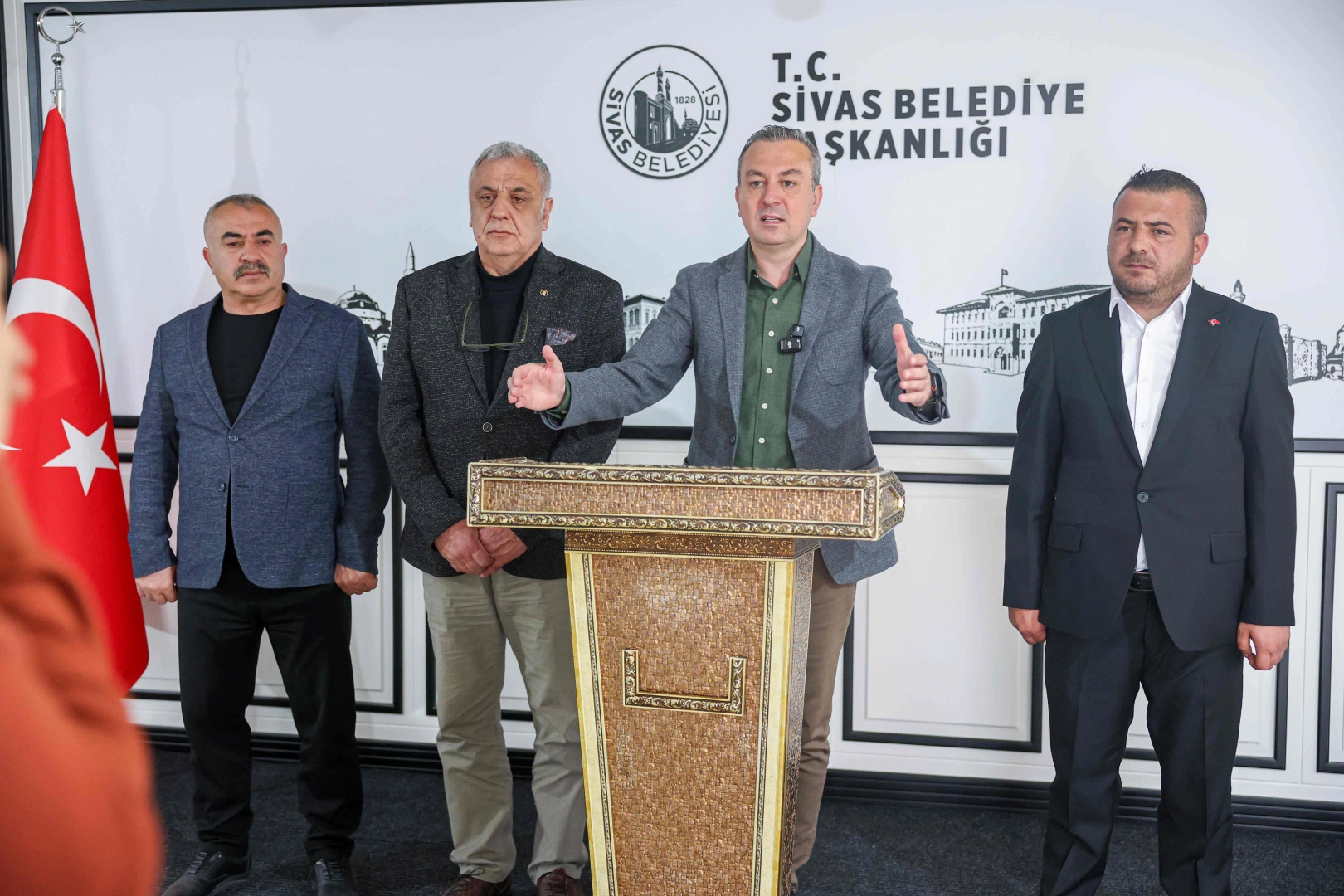 Sivas Belediyesi'nden seyyarlara uyarı: Hak gaspına izin yok!