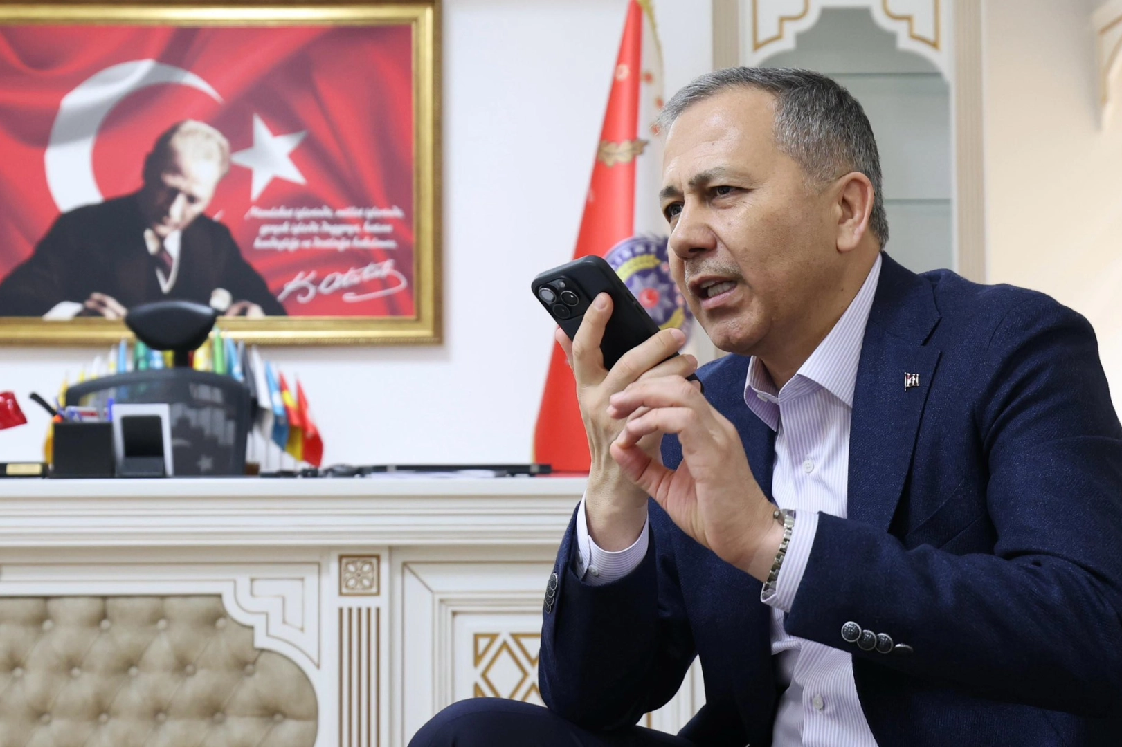 Bakan Yerlikaya'nın bayram telsiz mesajı