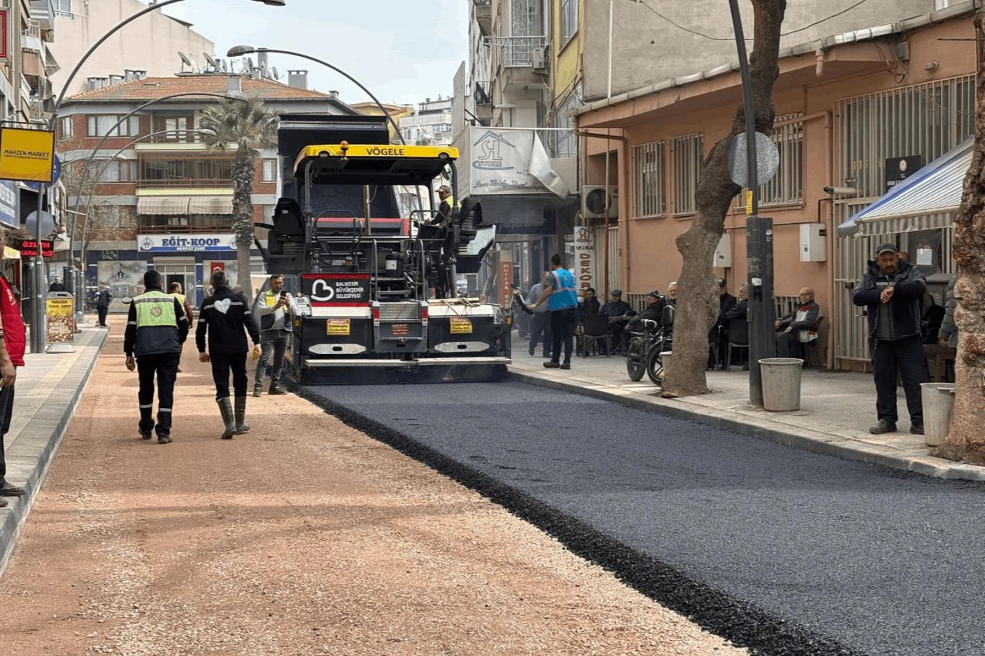 Balıkesir Erdek’te bozuk yol kalmayacak