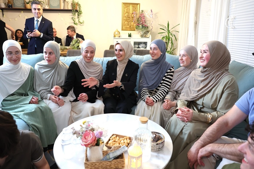 Bakan Göktaş, 'Berlinli Altızlar'a konuk oldu