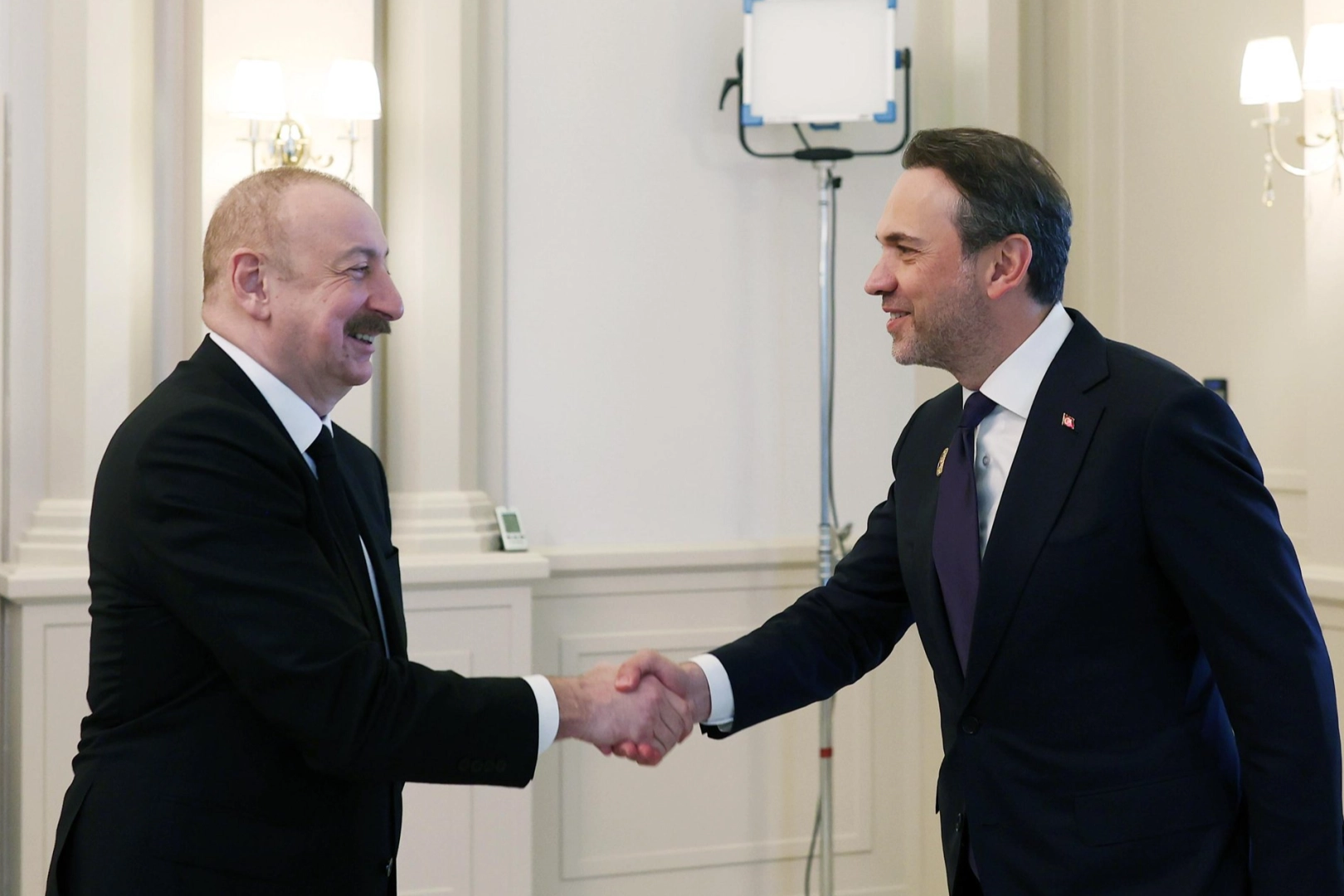 Enerji Bakanı Bayraktar, Azerbaycan Cumhurbaşkanı Aliyev ile görüştü