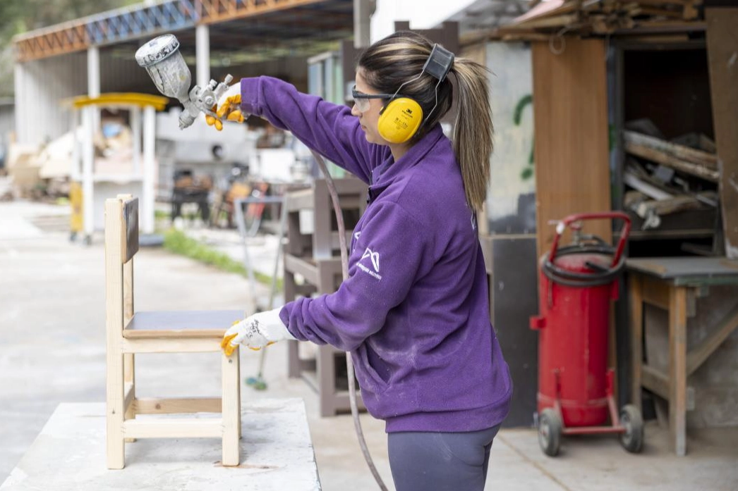 Atık deyip geçmeyin! Okullar masa sandalye oluyor