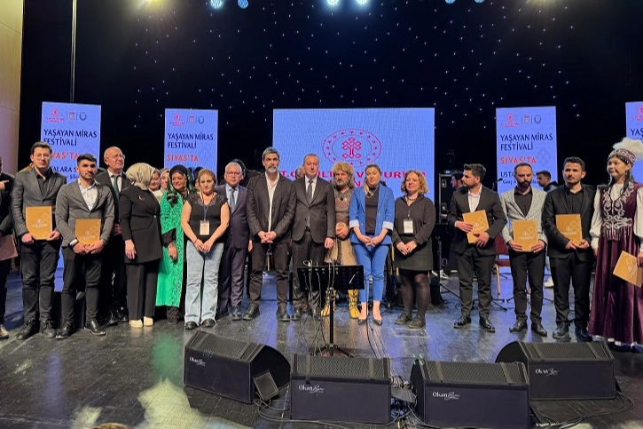 Sivaslı sanatseverlerden 'Yaşayan Miras'a yoğun ilgi