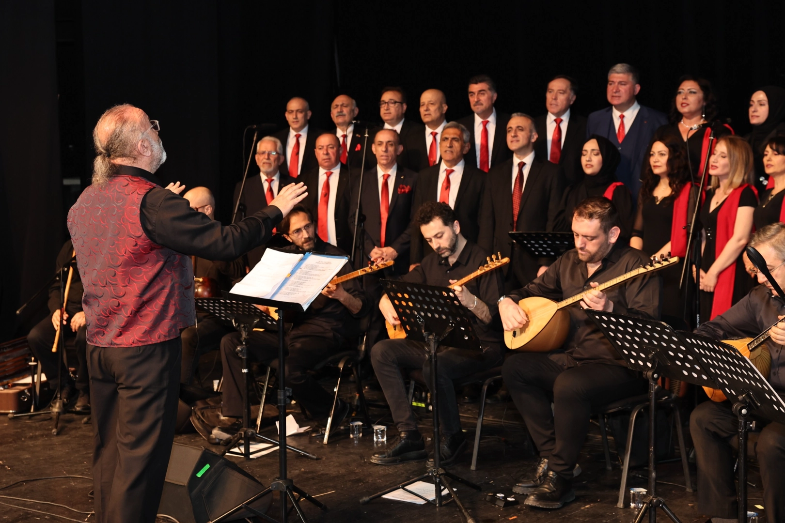 Bursa Nilüfer Türk Halk Müziği Korosu’ndan türkü şöleni