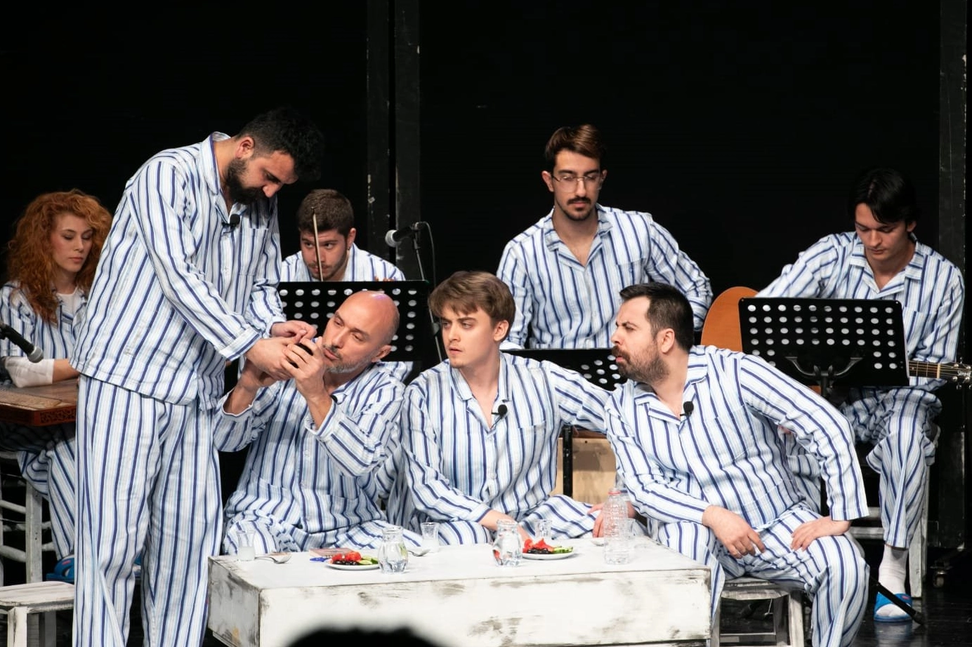 “Süleyman ve Öbürsüler” İzmirli tiyatroseverlerle buluştu