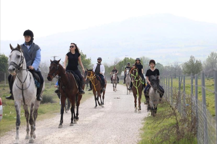 Bursa İnegöl'de bahar eşsiz doğayla kucaklaşarak karşılandı